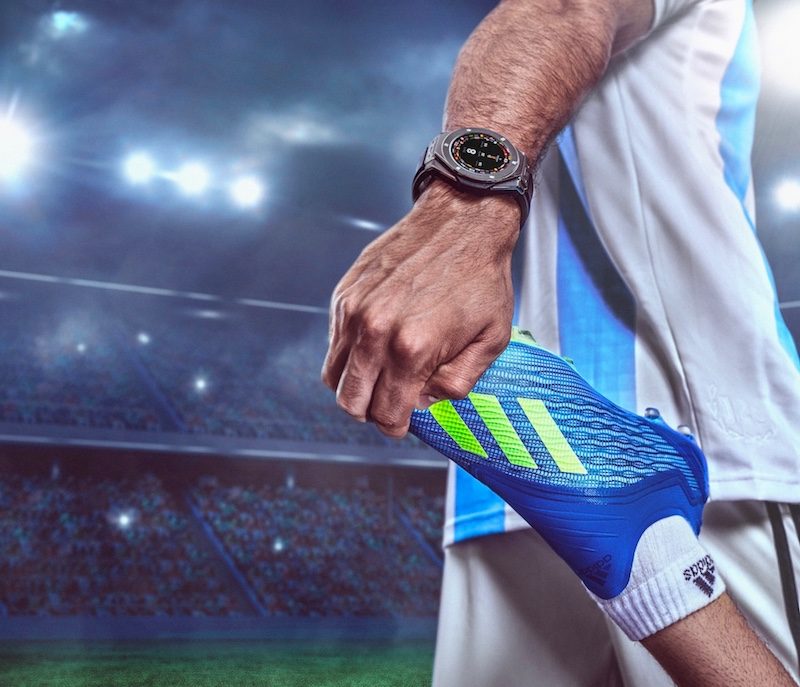 Once you are done lookin at its electric blue beauty with staary eyes, do notice the low-cut collar, moulded heel and skin-tight fit of the adidas X18 football shoes